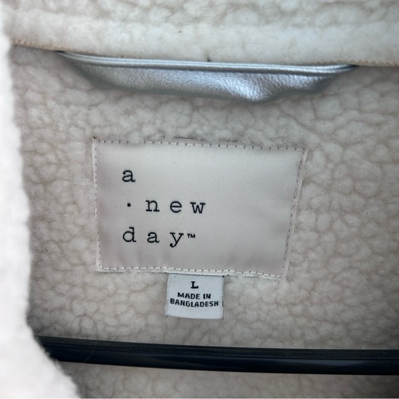 A New Day Metallic Silver Women’s Aviator Coat. Size Large - Picture 3 of 5